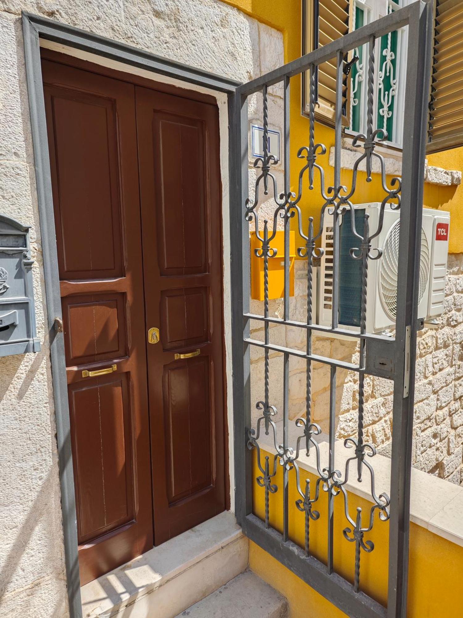 Dolce Terra Mia Apartment Trani Exterior foto